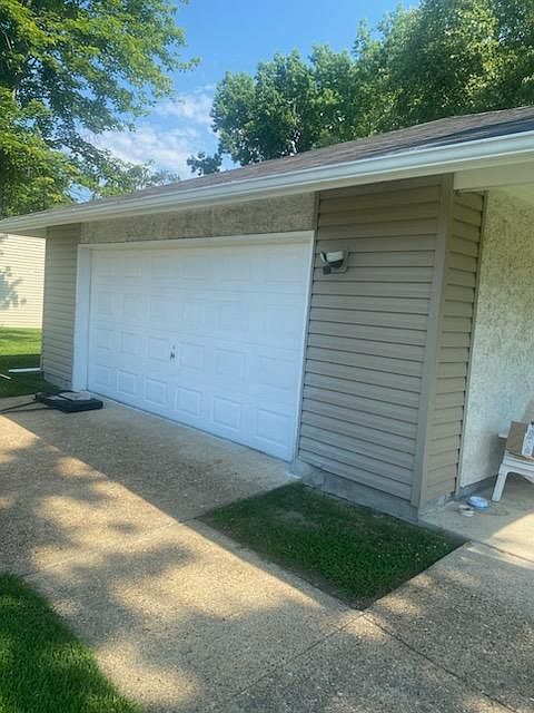 2nd image of 832 Bowling Green Trl