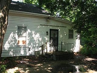 4th image of 121 Suburban Ct