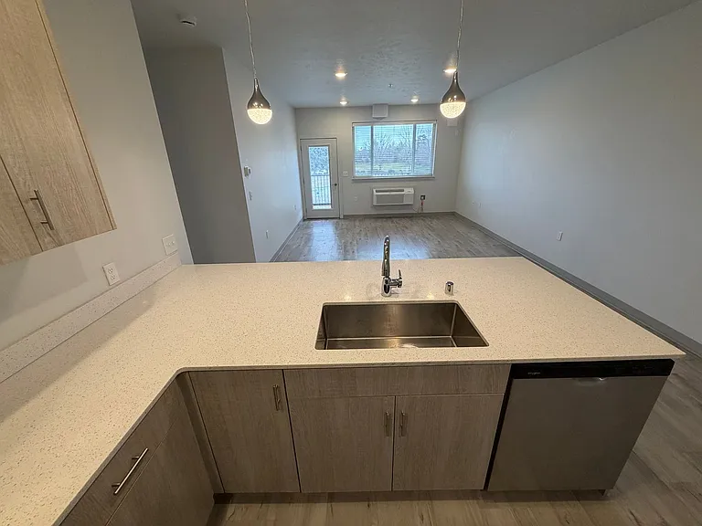 Nathan Apartments — Photo 32