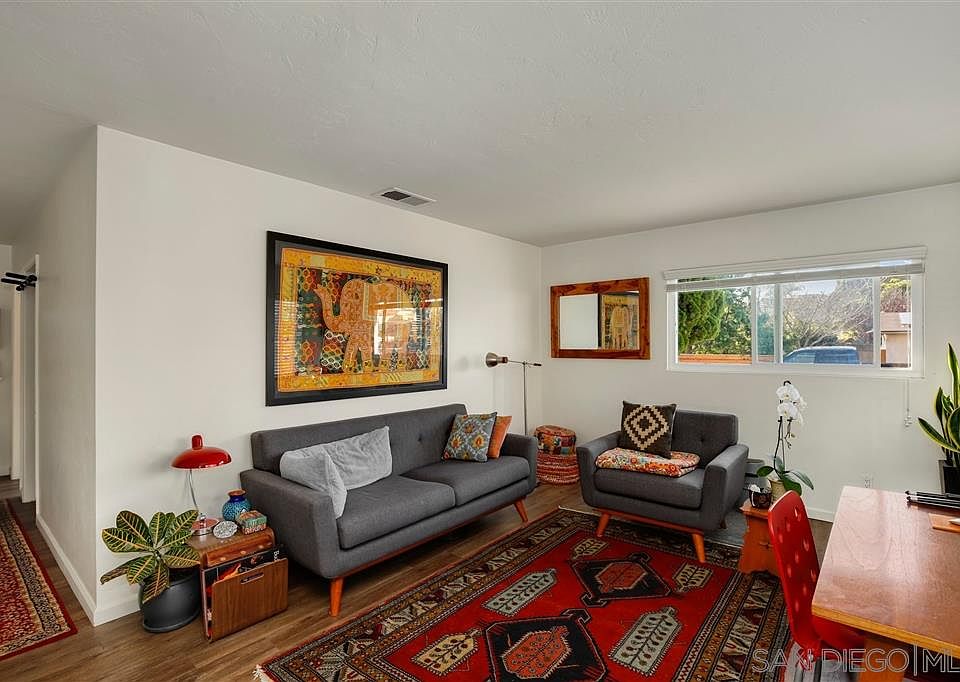1st image of 344-46 N Acacia Ave