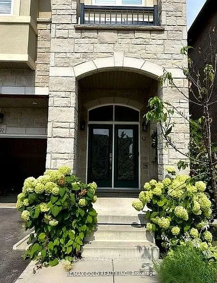 292 Remembrance Rd — Photo 2