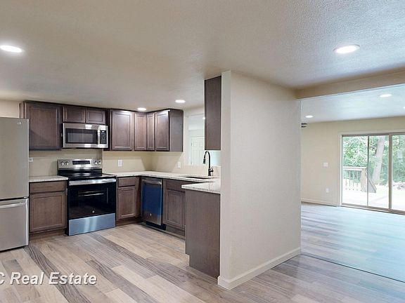 3rd image of 2435 E Dayton Rd
