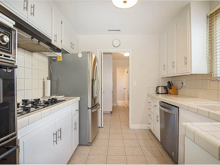 6706 Capistrano Ave — Photo 16
