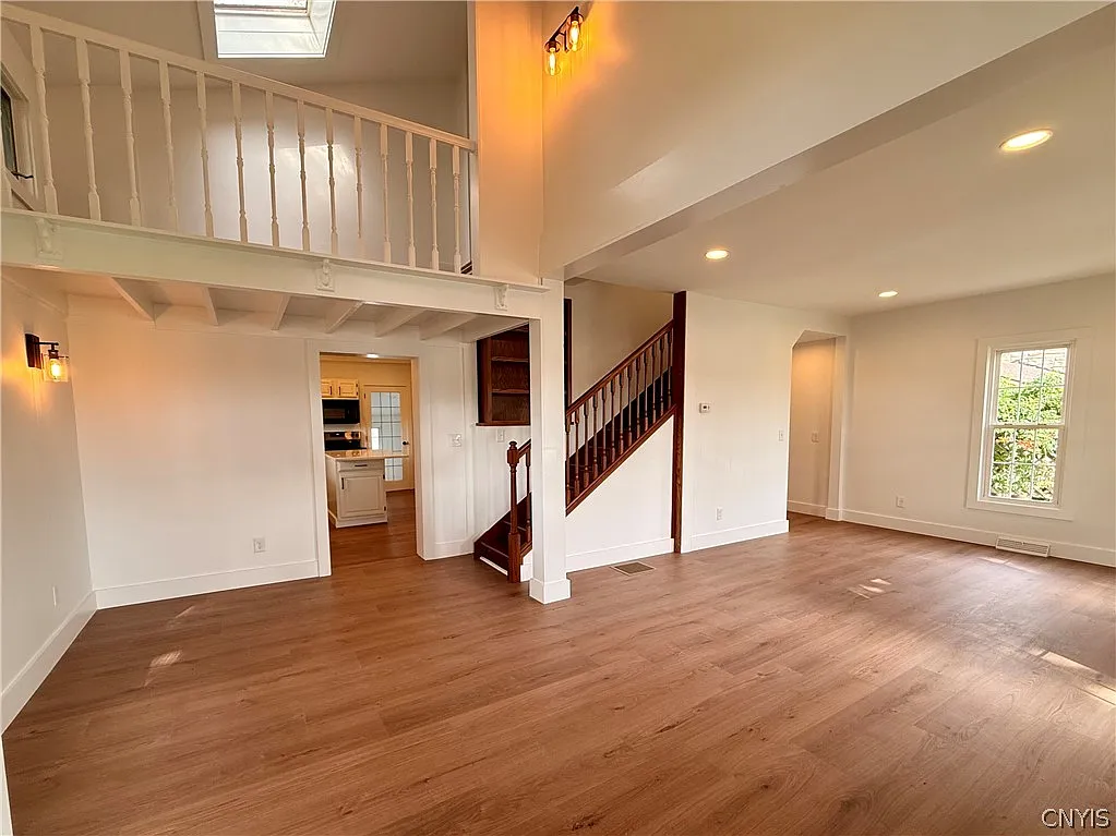 3 bed, 2.0 bath, 2085 sqft, $3,100 — Photo 3