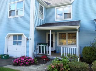 7 Windsor Ct, Poughkeepsie, NY 12601