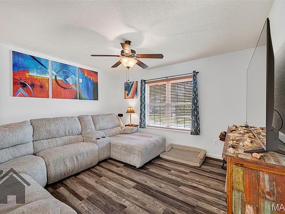 3rd image of 18719 Lynn Ln