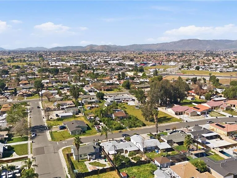409 W Camellia Way — Photo 35
