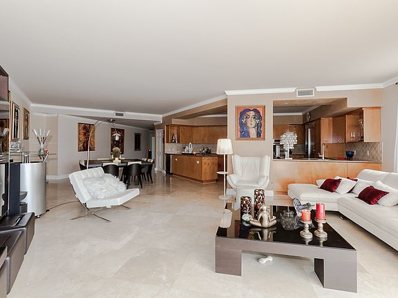 4th image of 615 Bayshore Dr APT 404