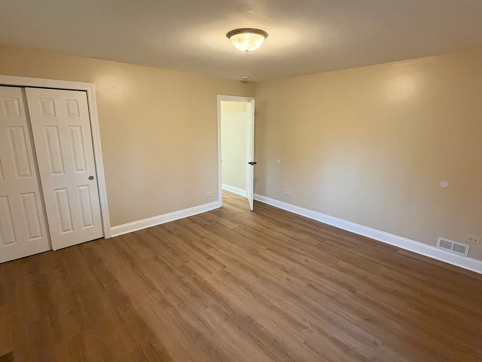 4 bed, 3178 sqft, $800 — Photo 2