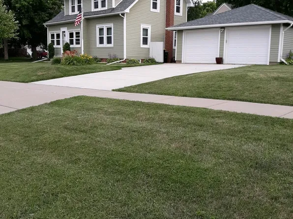 328 E 12th St, Blue Earth, MN 56013