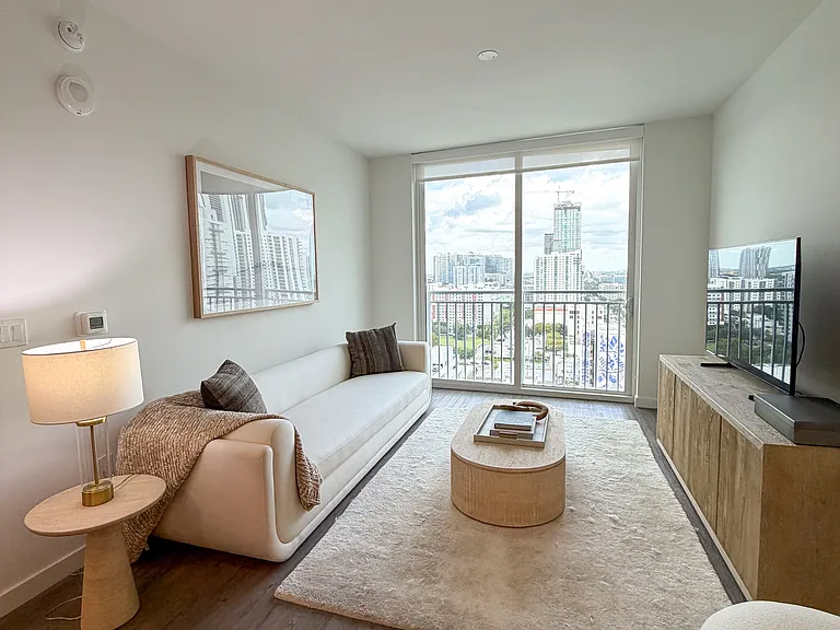 275 NE 18th St #1 — Photo 3