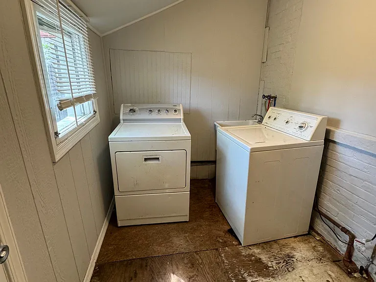 430 E Auburn St — Photo 18