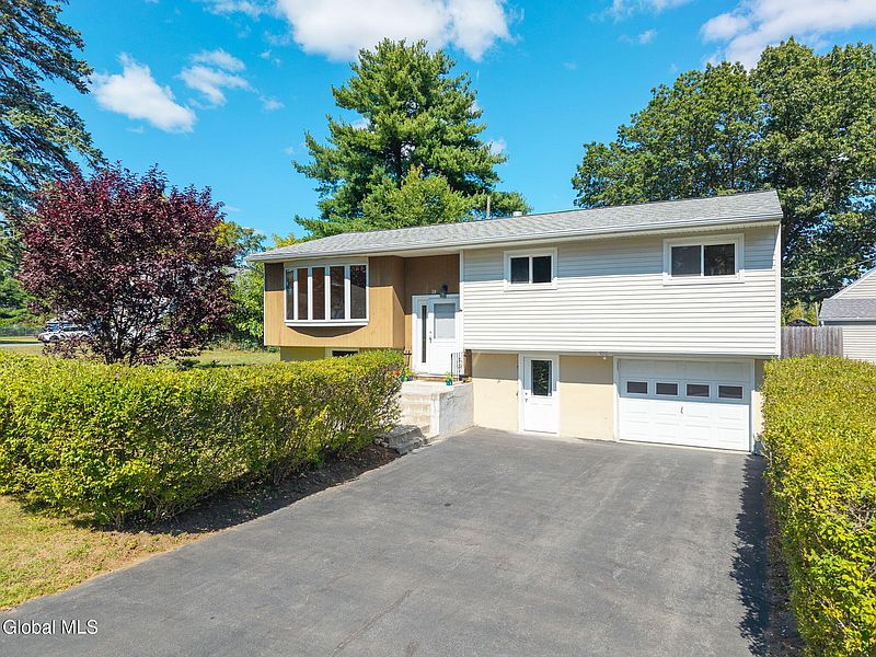 2nd image of 28 Chapman Drive