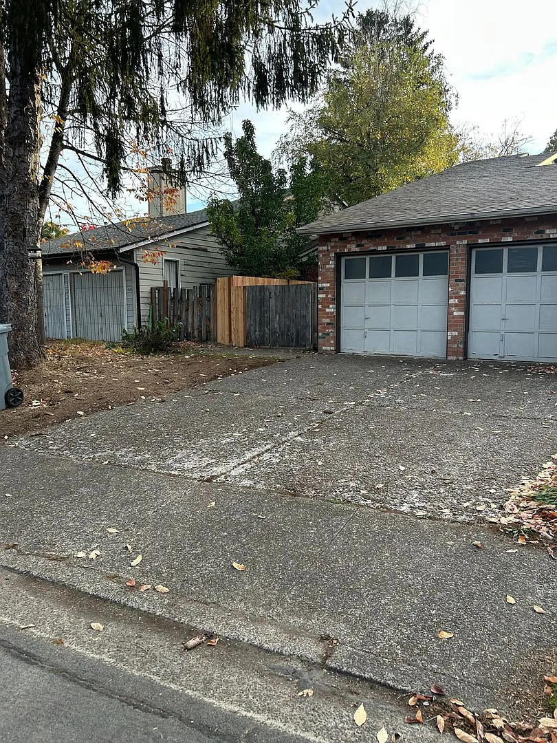 (882) Grant Circle Home - 2 Bedroom / 2 Bathroom — Photo 2