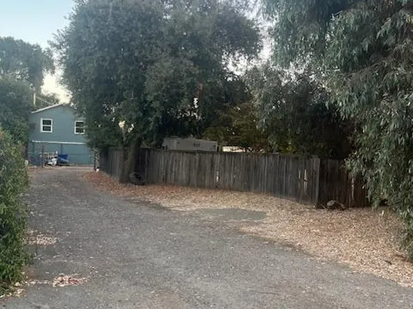 1916 Scenic Dr, Modesto, CA 95355