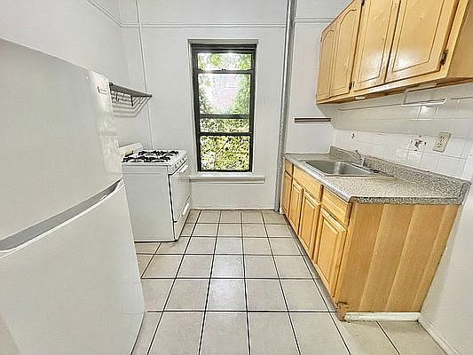 1st image of 40 W 127th St #19A