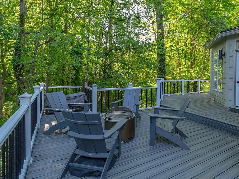 7005 Endicott Ct — Photo 12