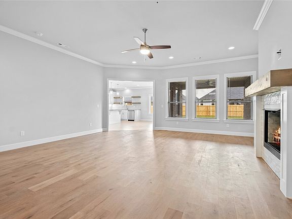 4th image of 2404 Charles St