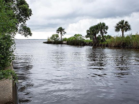 5th image of 135 Lakes On The Bluff Dr