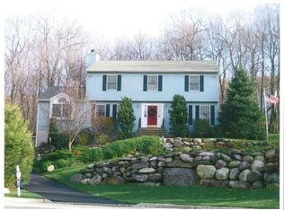 14 Pudding Stone Ln, Oak Ridge, NJ 07438