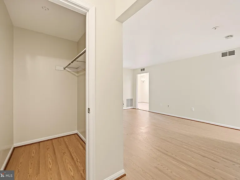 2505 McVeary Ct #11D — Photo 2