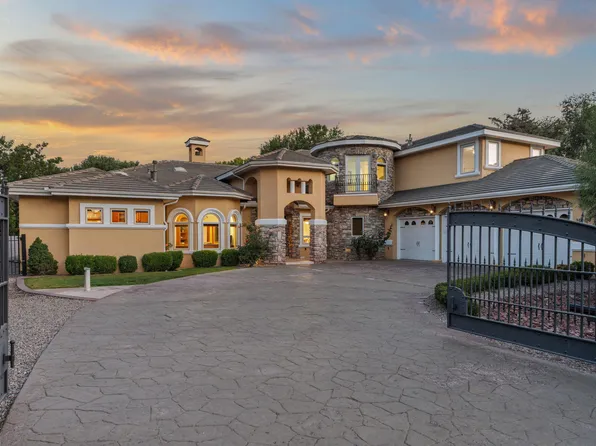 10006 Loretta Dr NW, Albuquerque, NM 87114