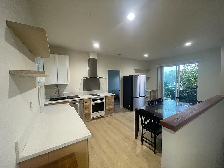 2651 Malcolm Ave — Photo 4