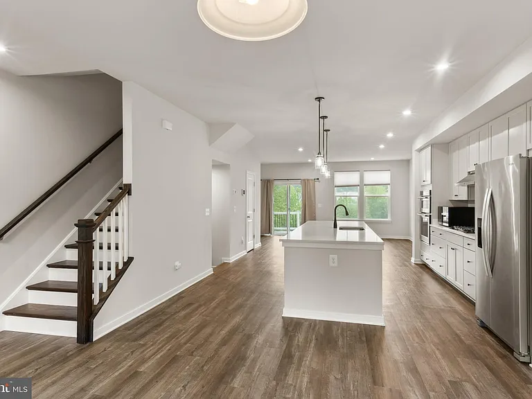 113 Lentz Ln — Photo 2