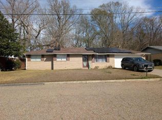 304 Azalea Ln, Vicksburg, MS 39180