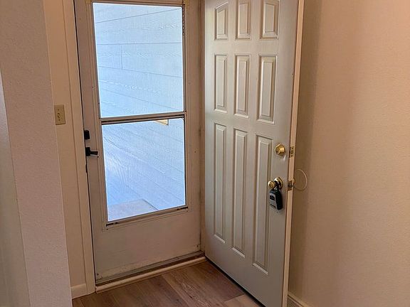 4th image of 800 Diana St