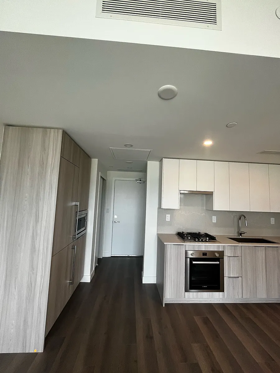 Building Photo - 901 Lougheed Hwy #1705