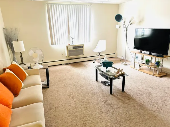 215 Chelmsford St Unit 18, Chelmsford, MA 01824