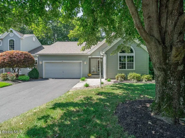 28 Grooms Pt Drive, Clifton Park, NY 12065