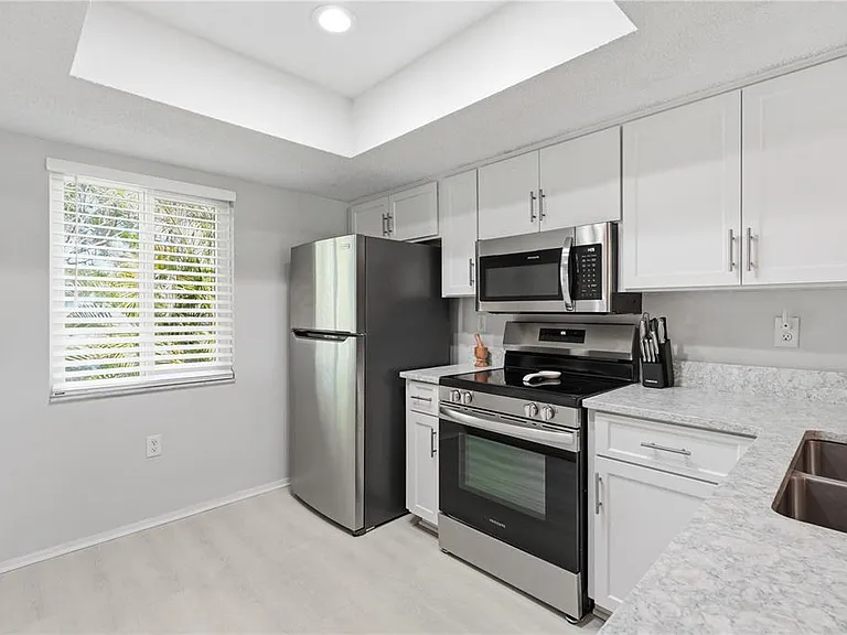 240 Cypress Ln #240 — Photo 14