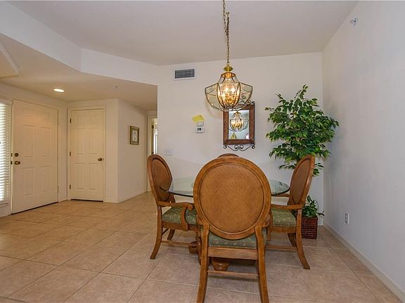 4th image of 900 Addington Ct Unit 101