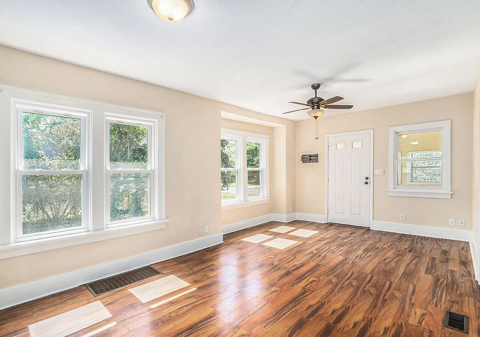 $1399 Eastwood 2-Bed/1-Bath Ranch, Basement, Large, Fenced yard - Ask about our no security depos... — Photo 4