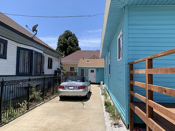 3rd image of 2941 S Catalina St