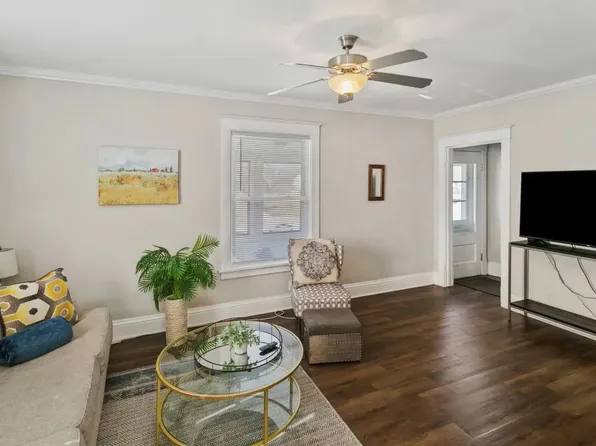 514 2nd St, Libertyville, IL 60048