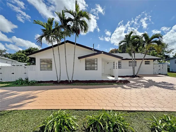 3790 NW 197th Ter, Miami Gardens, FL 33055