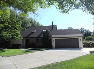 770 Springhill Ct, Elgin, IL 60120