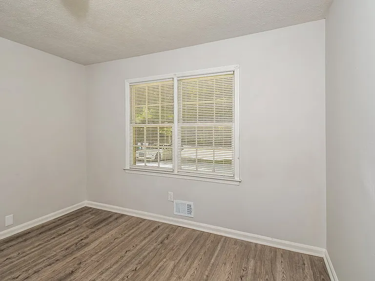 851 Grayson Hwy — Photo 12