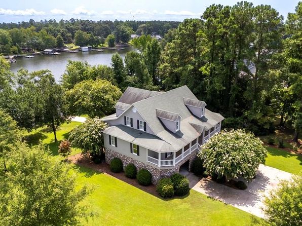 204 Plantation Dr, Manning, SC 29102