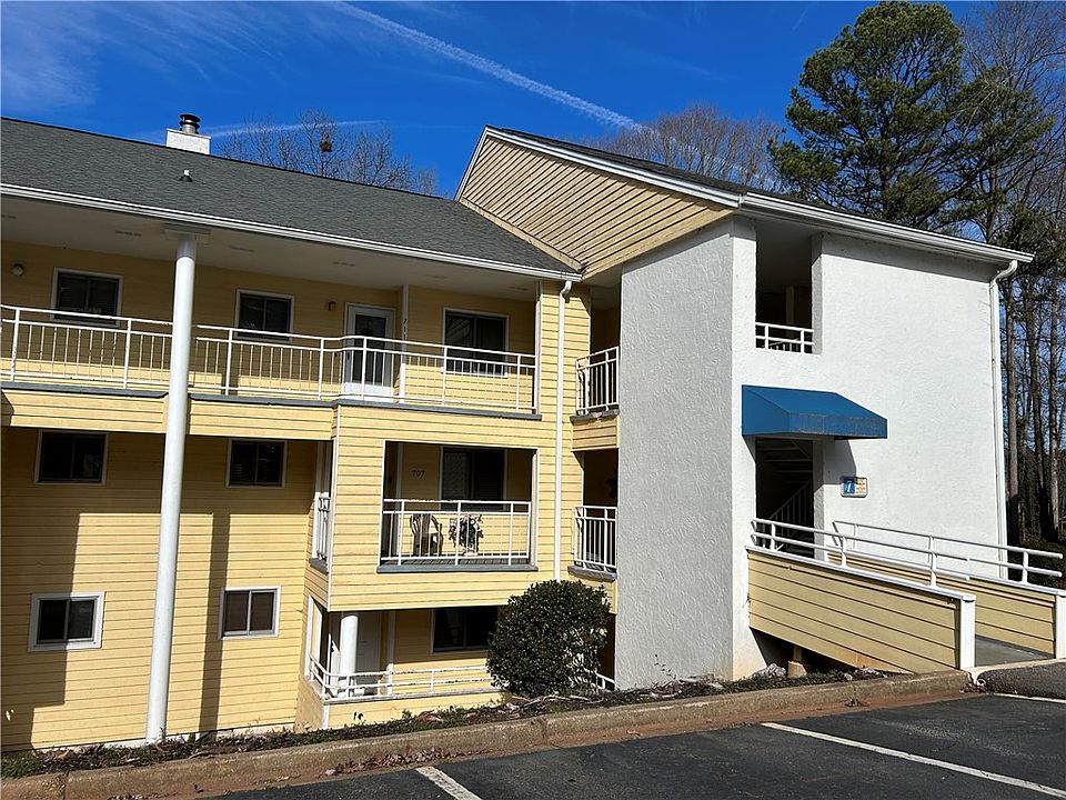1st image of 711 Northlake Dr