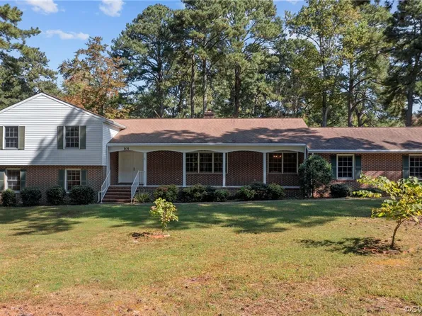 101 Hamlett Dr, Blackstone, VA 23824