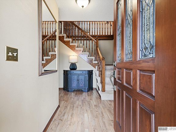 5th image of 16566 Valley Cir