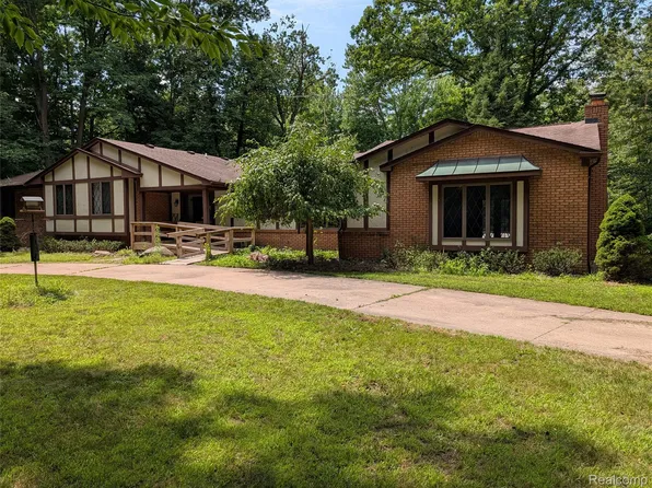 9345 Weber Rd, Columbus, MI 48063