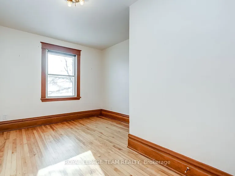 995 Gladstone Ave — Photo 20