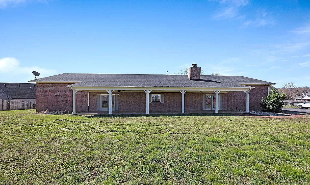 3 bed, 2.5 bath, 3444 sqft, $2,900 — Photo 2