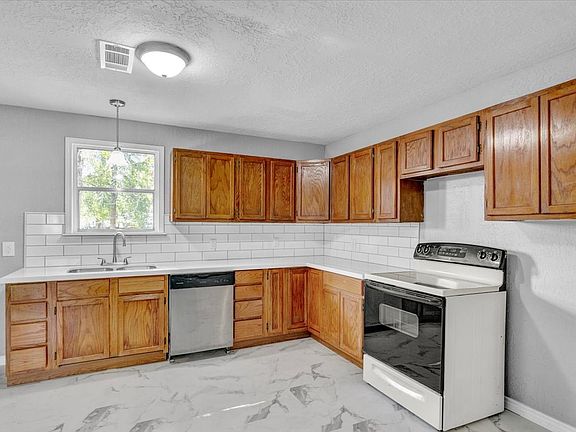 3rd image of 8546 Dogwood Dr
