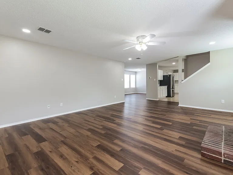 1435 Foxwood Ln — Photo 5